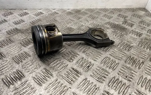 Mini Cooper Countryman R60 Piston with connecting rod 546