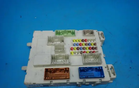 Ford Focus Fuse box cover BV6N14A073FT 00000000000