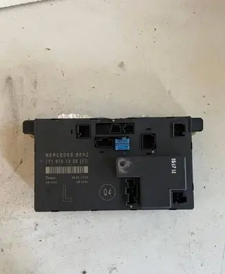 Mercedes-Benz E W211 Door control unit/module 2118701326 00401708