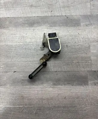 Headlight/headlamp level sensor