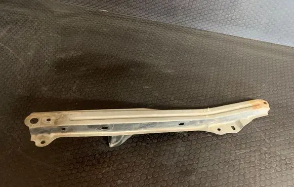 Fender mounting bracket