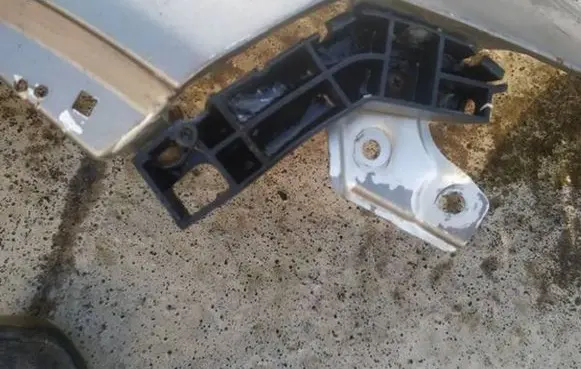 Honda Civic Front bumper mounting bracket