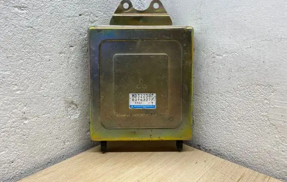 Mitsubishi Carisma Engine control unit/module MD322387 E2T63277 5322