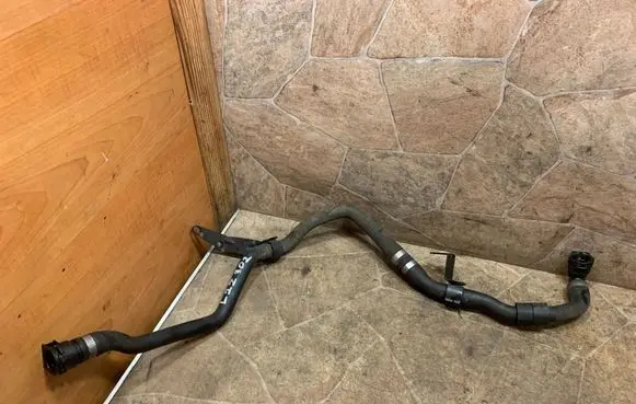 BMW 6 G32 Gran Turismo Engine coolant pipe/hose 8573220