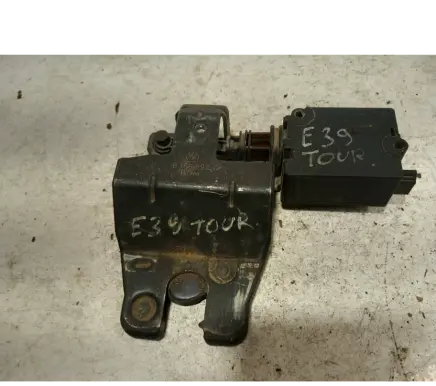 BMW 5 E39 Tailgate/trunk/boot lock/catch/latch 8168892