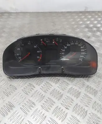 Volkswagen PASSAT B5 Speedometer (instrument cluster) 026362301