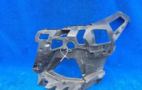 BMW 2 F44 Front bumper mounting bracket 8075515