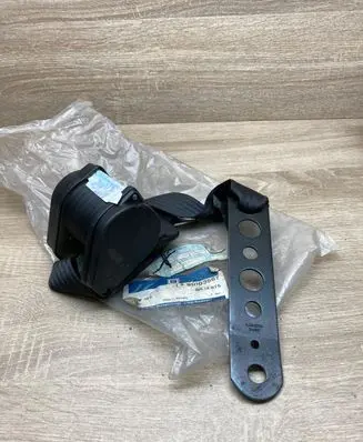 Opel Omega A Rear seatbelt 90103567 00005078