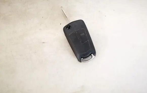 Opel Zafira B Ignition key/card 