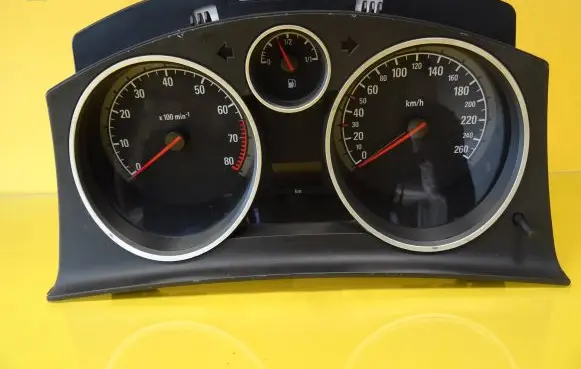 Opel Zafira B Speedometer (instrument cluster) 13216682PD 13216682