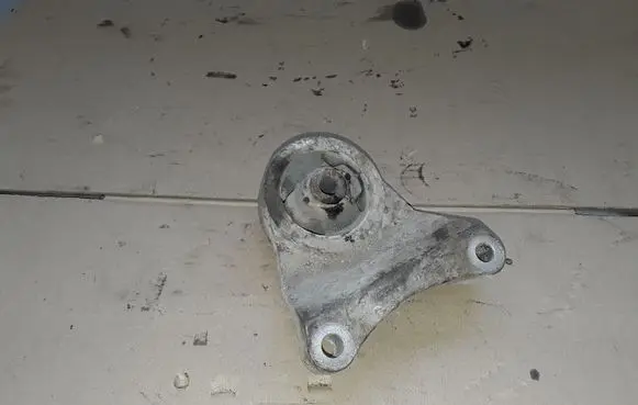 Toyota RAV 4 (XA30) Engine mount bracket 4165142120