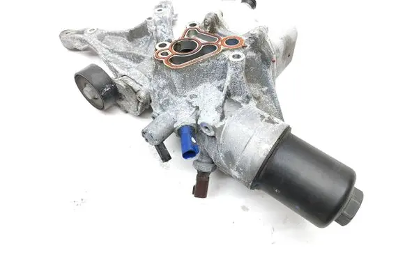 Volkswagen Tiguan Allspace Oil filter mounting bracket 06L903143K