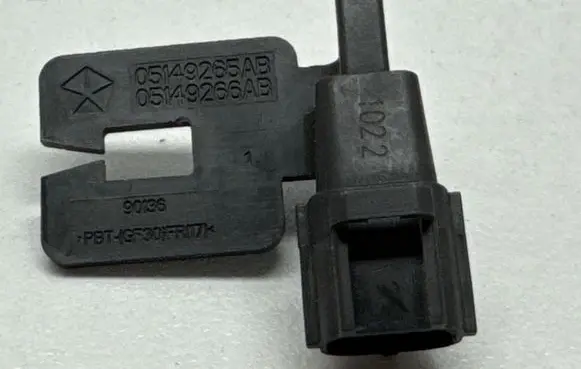 Chrysler Pacifica Outside/exterior temperature sensor 05149265AB 90136 05149266AB