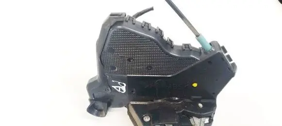 Suzuki Grand Vitara II Front door lock 7082221