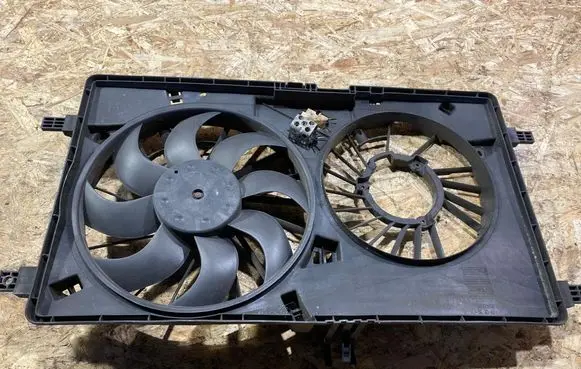 Renault Master III Radiator cooling fan shroud 214811562R