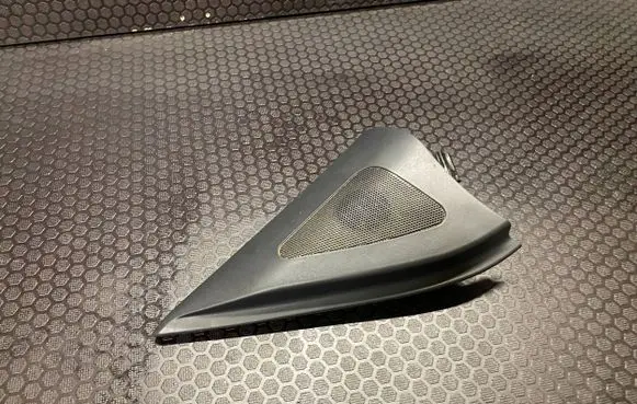 Hyundai Santa Fe Front door high frequency speaker 876612B010