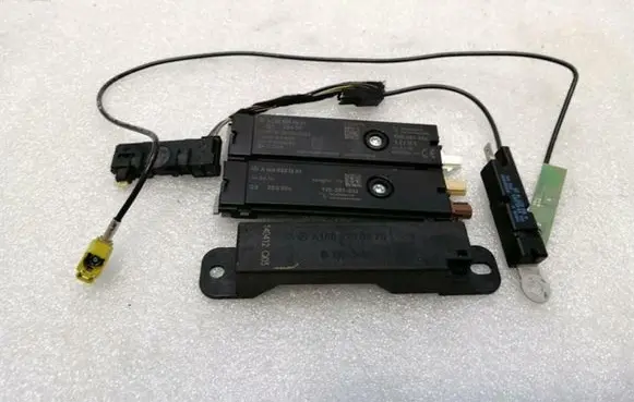 Mercedes-Benz ML W166 Aerial antenna amplifier A1668200075 A1729058200