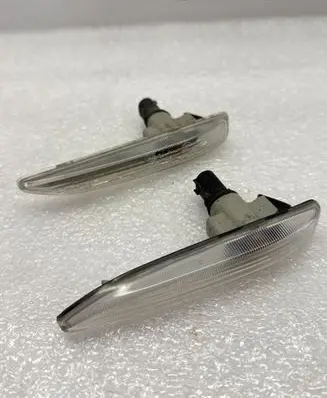 Front fender indicator light