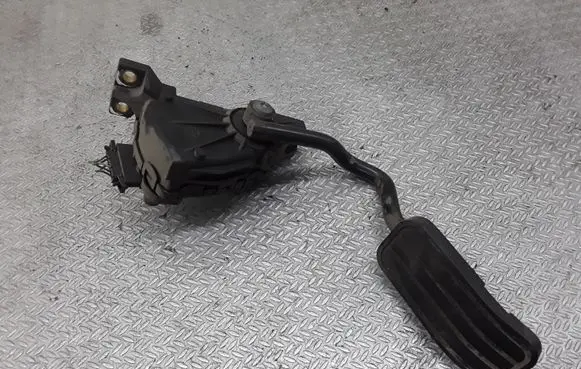 Volkswagen Sharan Accelerator throttle pedal 7M3721603B