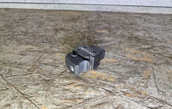 Hyundai Tucson JM Electric window control switch