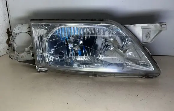 Mazda Premacy Headlight/headlamp 90733100 P0286R