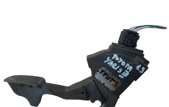 Toyota Yaris Accelerator throttle pedal 781100D160