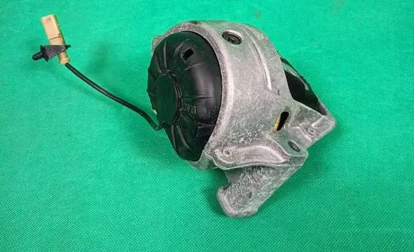 Audi A6 S6 C7 4G Engine mount bracket 8R0199381