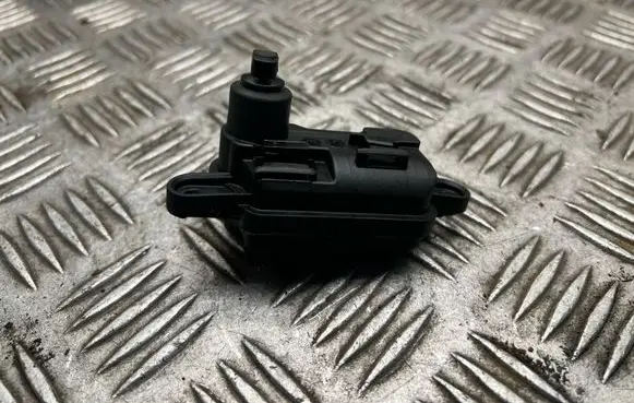 Seat Arona Fuel tank cap lock motor 8V0862159B