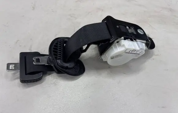 BMW 2 F46 Middle seatbelt (rear) 7469268 061510