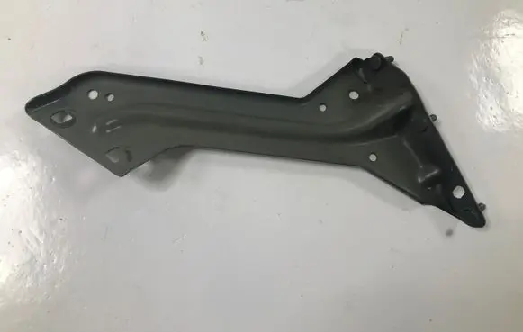 Audi Q5 SQ5 Fender mounting bracket 8R0821135
