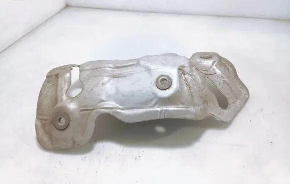 Toyota Avensis T270 Heat shield in engine bay 