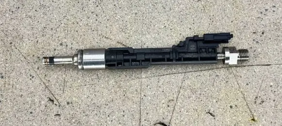 BMW 3 E90 E91 Fuel injector 7597870 13647597870