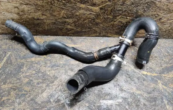 Mazda 3 II Engine coolant pipe/hose