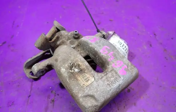 Peugeot 3008 I Rear brake caliper