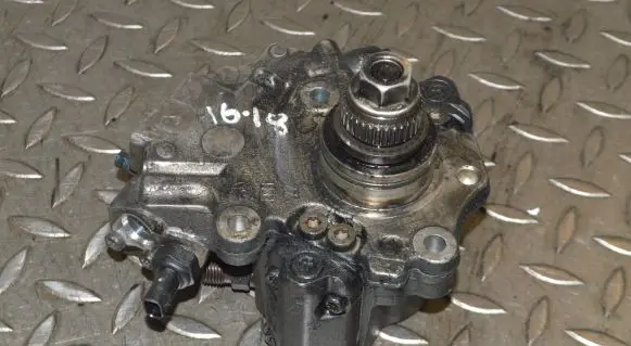Mercedes-Benz E W212 Fuel injection high pressure pump A6510701201