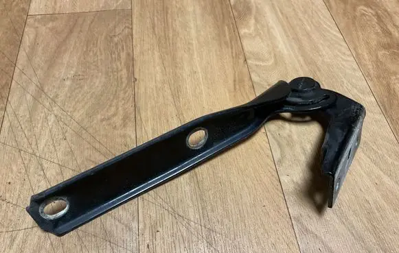 Volkswagen PASSAT B5 Engine bonnet/hood hinges 3B0823302A