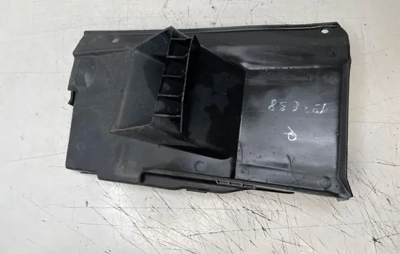 BMW 7 E38 Intercooler air guide/duct channel 8241424