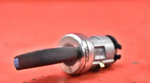 Ford Mondeo Mk III Ignition lock UC592300F