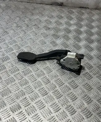 Volvo S60 Accelerator throttle pedal 9472579