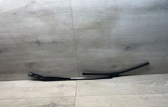 Front wiper blade arm