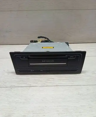 Audi A4 S4 B8 8K Radio/CD/DVD/GPS head unit 8T1035652D 8T1035652E