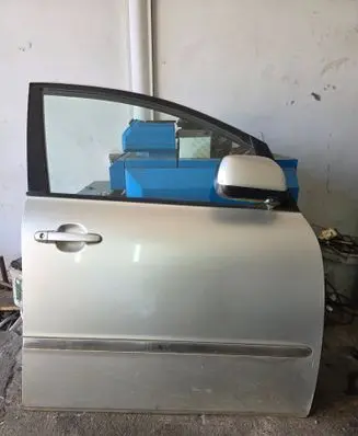 Toyota Avensis Verso Front door