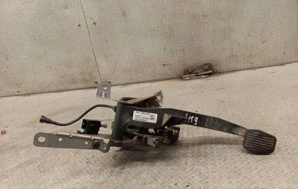 Ford Focus Clutch pedal BV617B633GD