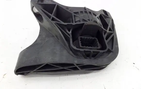 Peugeot 5008 II Engine mount bracket 9807992680