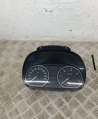 BMW 1 E81 E87 Speedometer (instrument cluster) 1024952 9166821 6082101E