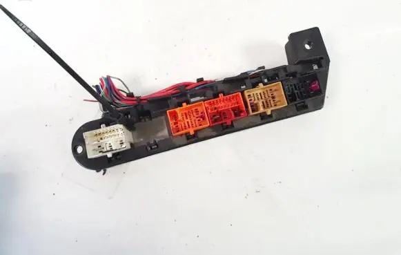 Volkswagen PASSAT B5.5 Fuse box set 8d1937545c