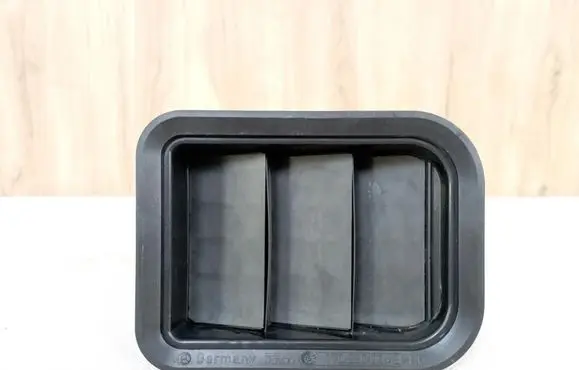 Mercedes-Benz SLK R170 Quarter panel pressure vent 1708300042 A1708300042