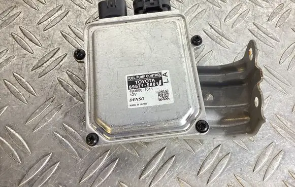 Lexus RX 450H Fuel injection pump control unit/module 8957158010 4998001011