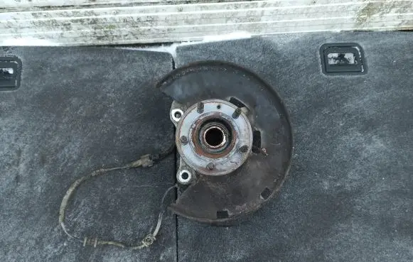 Opel Astra J Front wheel hub