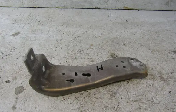 Radiator mount bracket